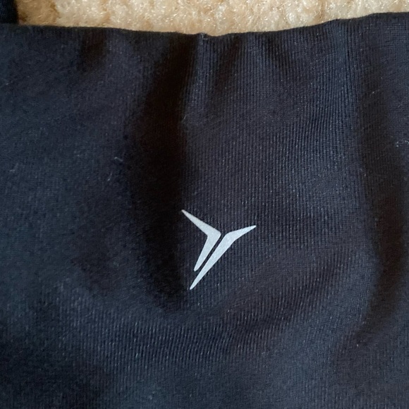 Old Navy Active Go-Dry Leggings - Picture 4 of 4